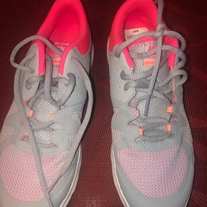 WOMANS NIKE SHOES